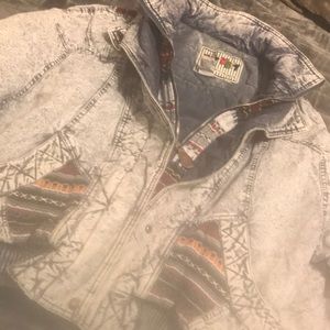 East West vintage jacket in great condition . Size M by panda group inc